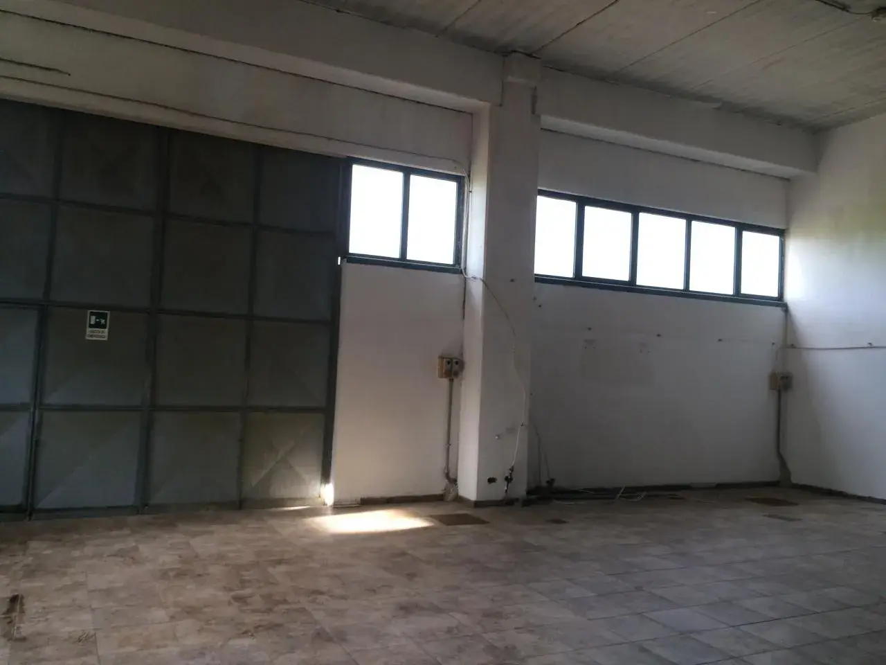 Esercizio commerciale in Via Lenin, San Giuliano Terme, {3} - Foto 1