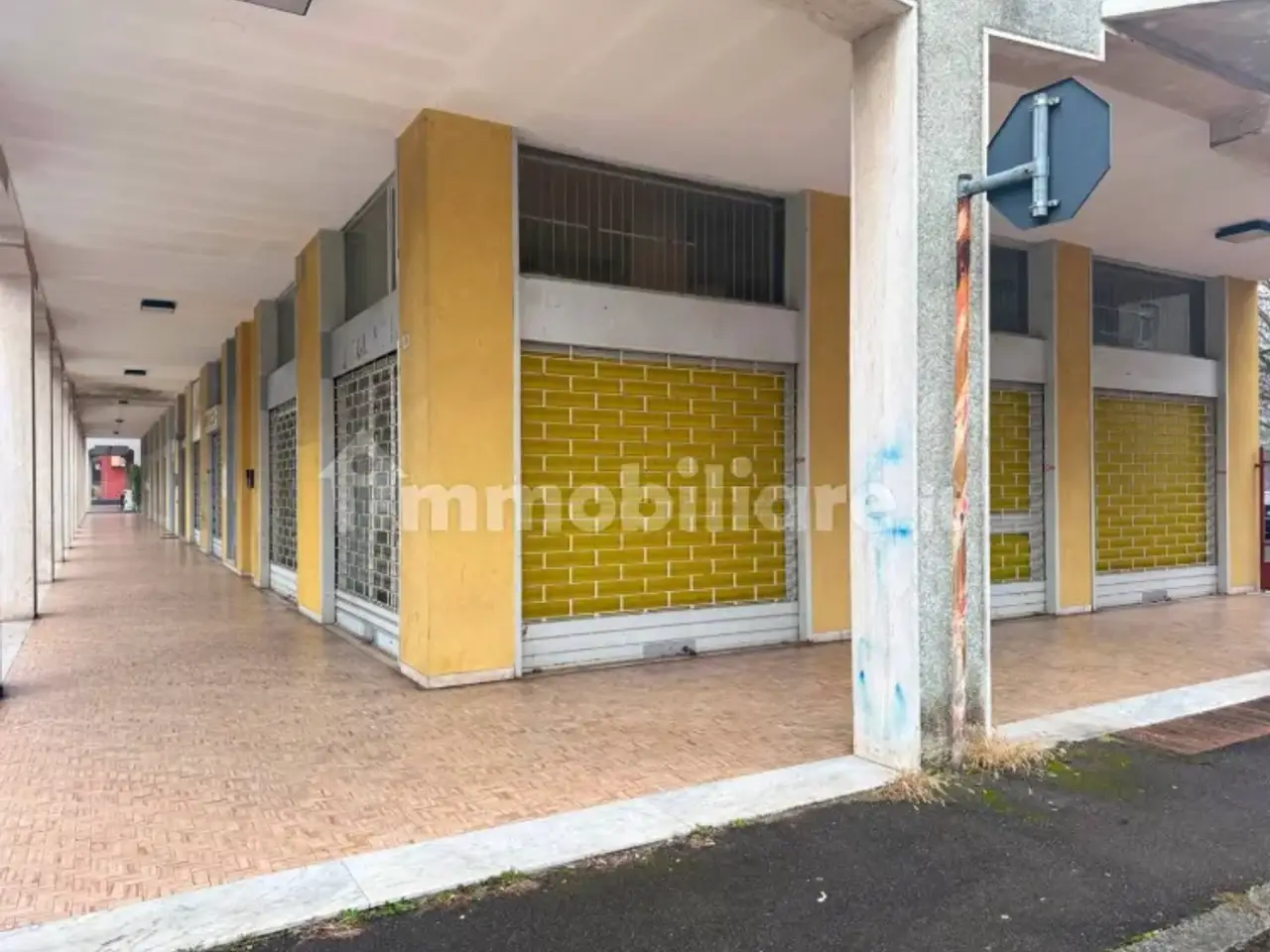 Negozio in Viale Giotto 11, Busto Arsizio, {3} - Foto 2