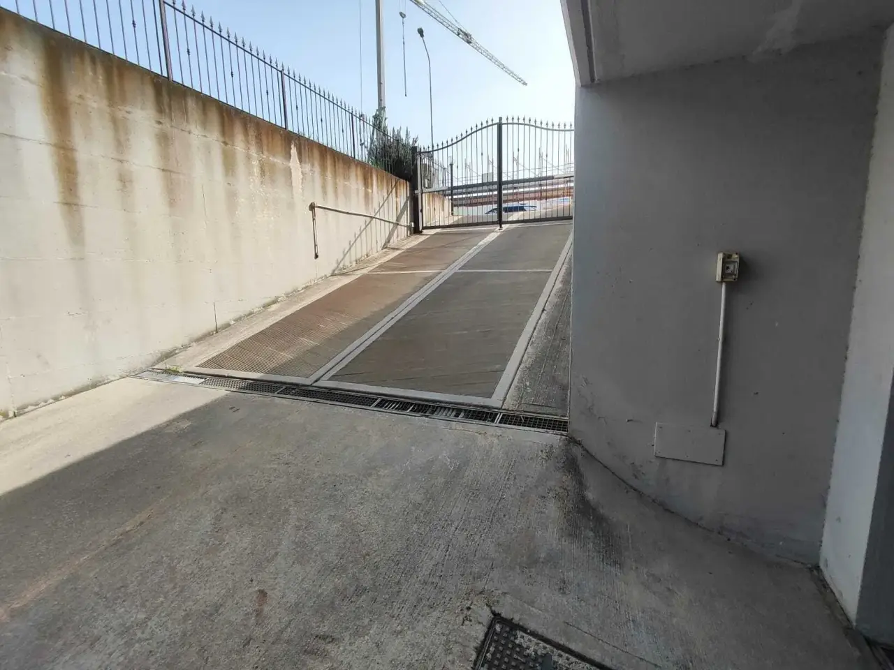 Parcheggio chiuso in Via delle Gardenie 7, Tivoli, {3} - Foto 2