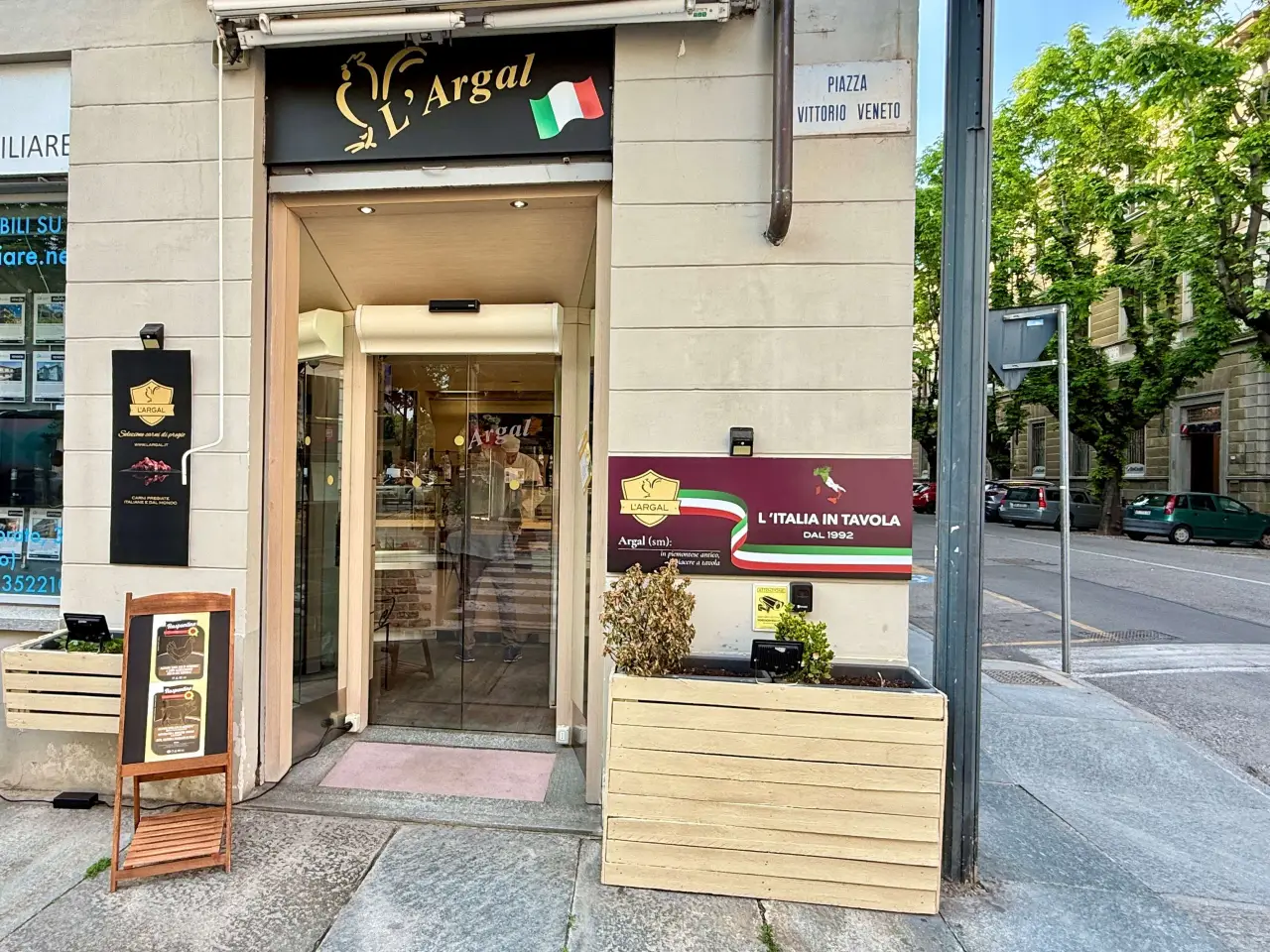 Alimentari - Gastronomia in Piazza Vittorio Veneto 7/a, Pinerolo, {3} - Foto 1