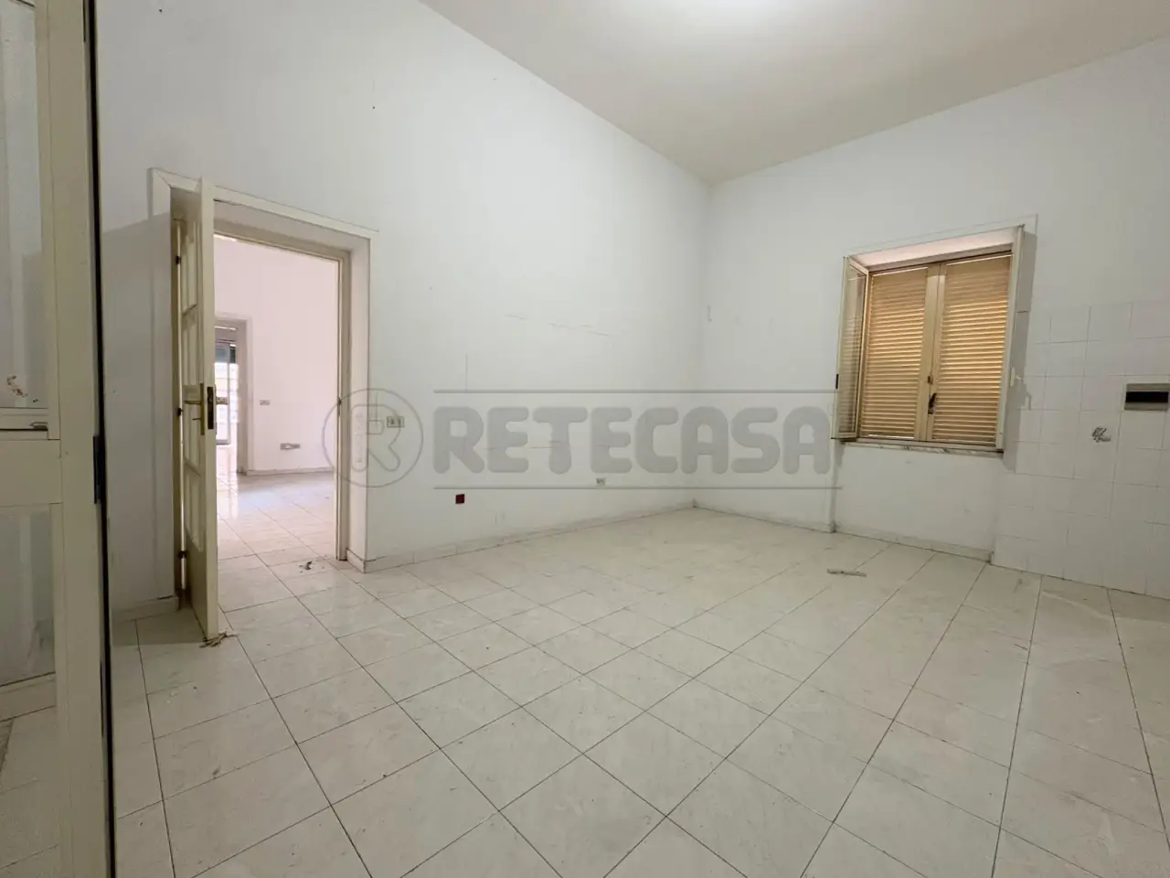 Palazzina commerciale in Via Santa Croce, Capodrise, {3} - Foto 2