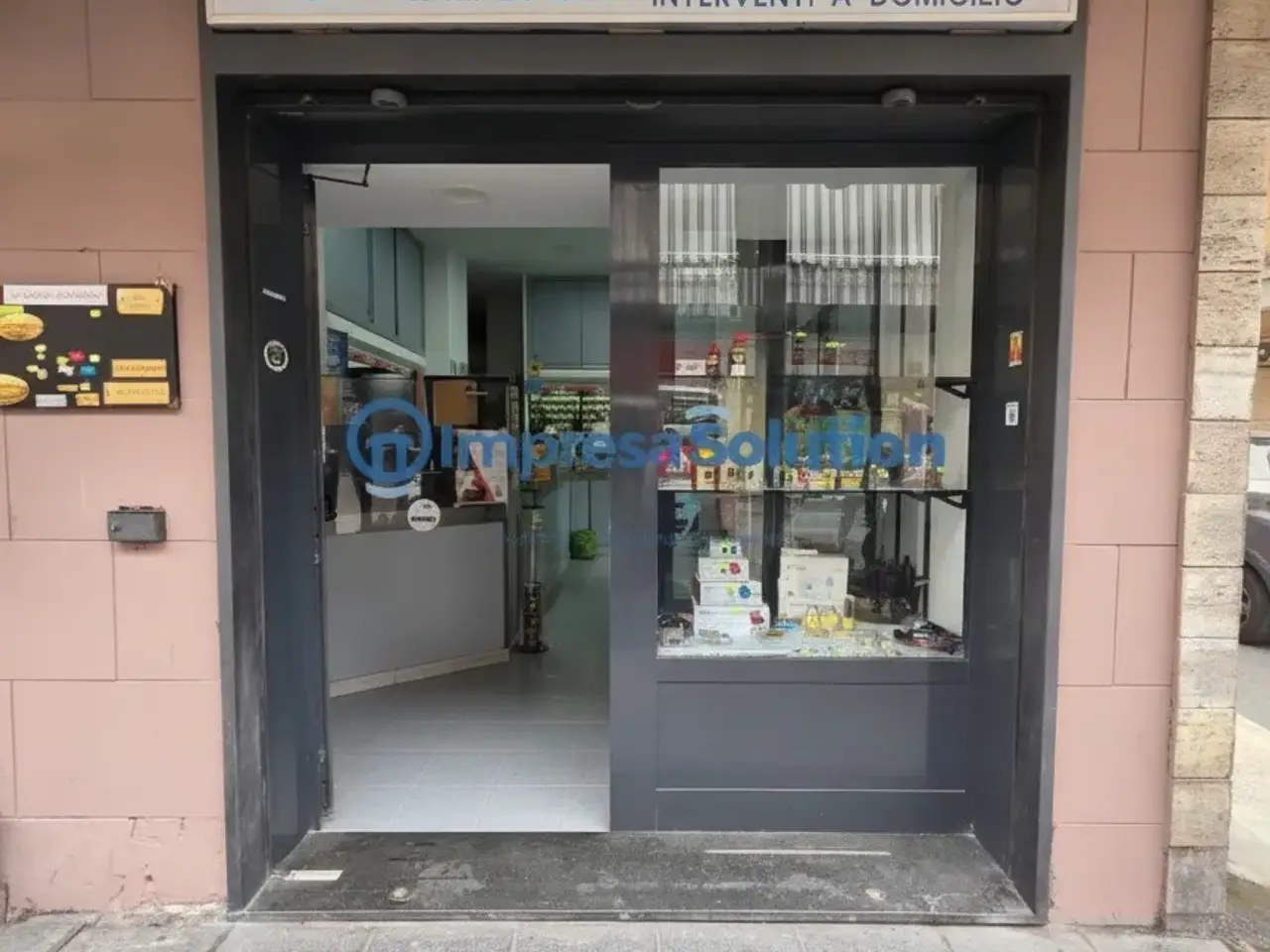 Negozio in Via Niccolò Garzilli, Napoli, {3} - Foto 2