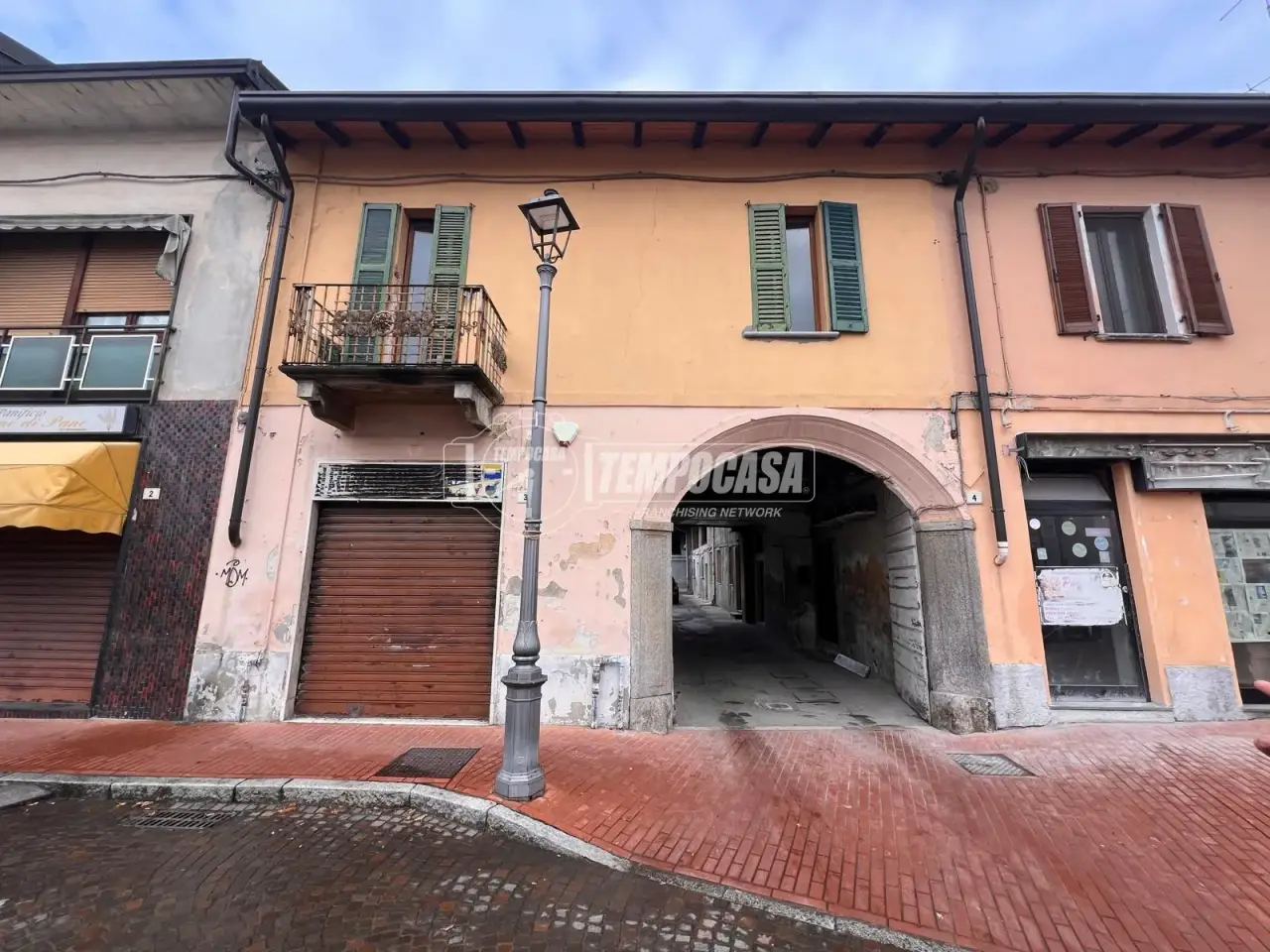 Negozio in Piazza XXV Aprile, Gerenzano, {3} - Foto 1