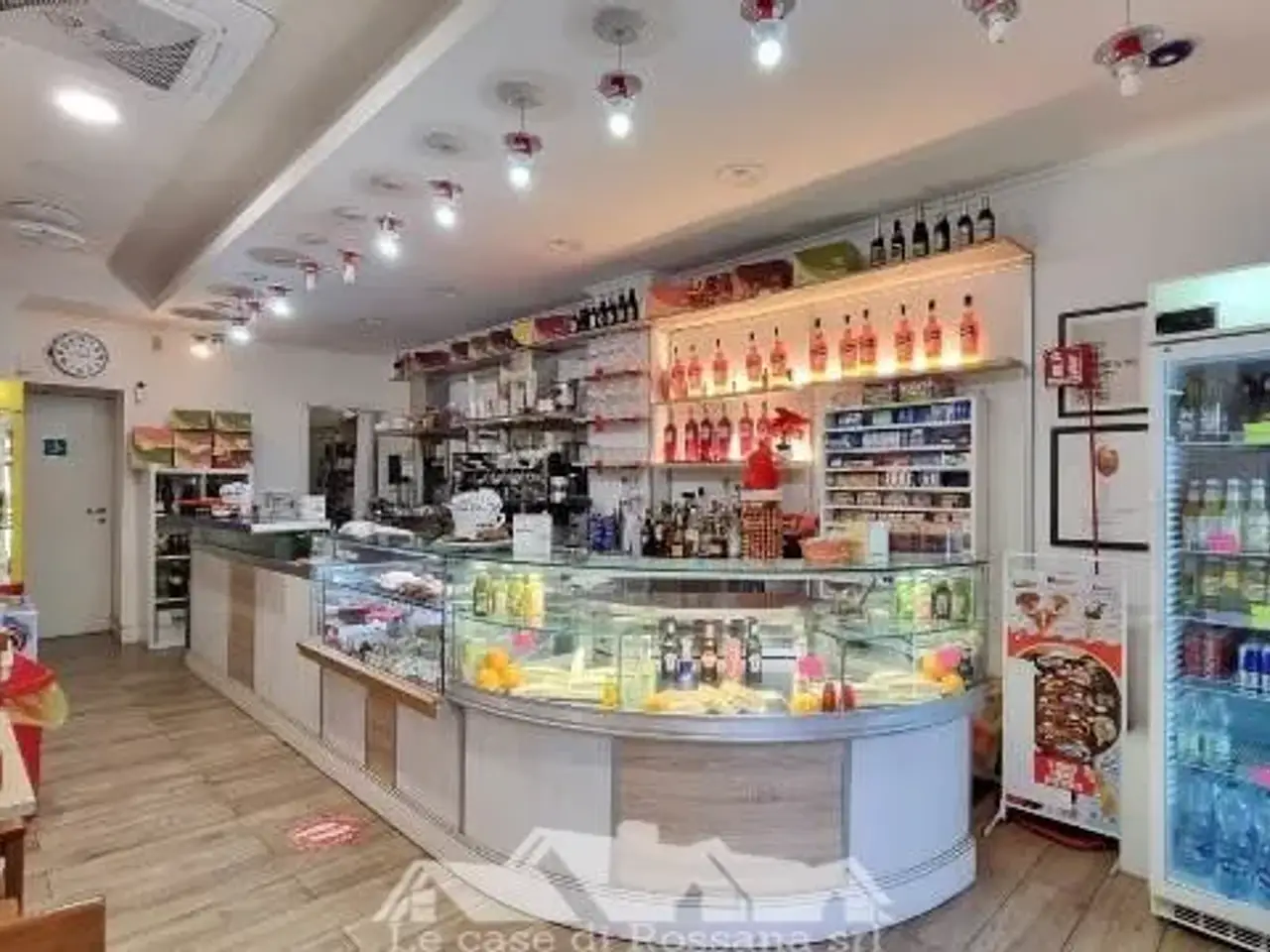 Esercizio commerciale in Largo di San Luca Evangelista, Roma, {3} - Foto 1