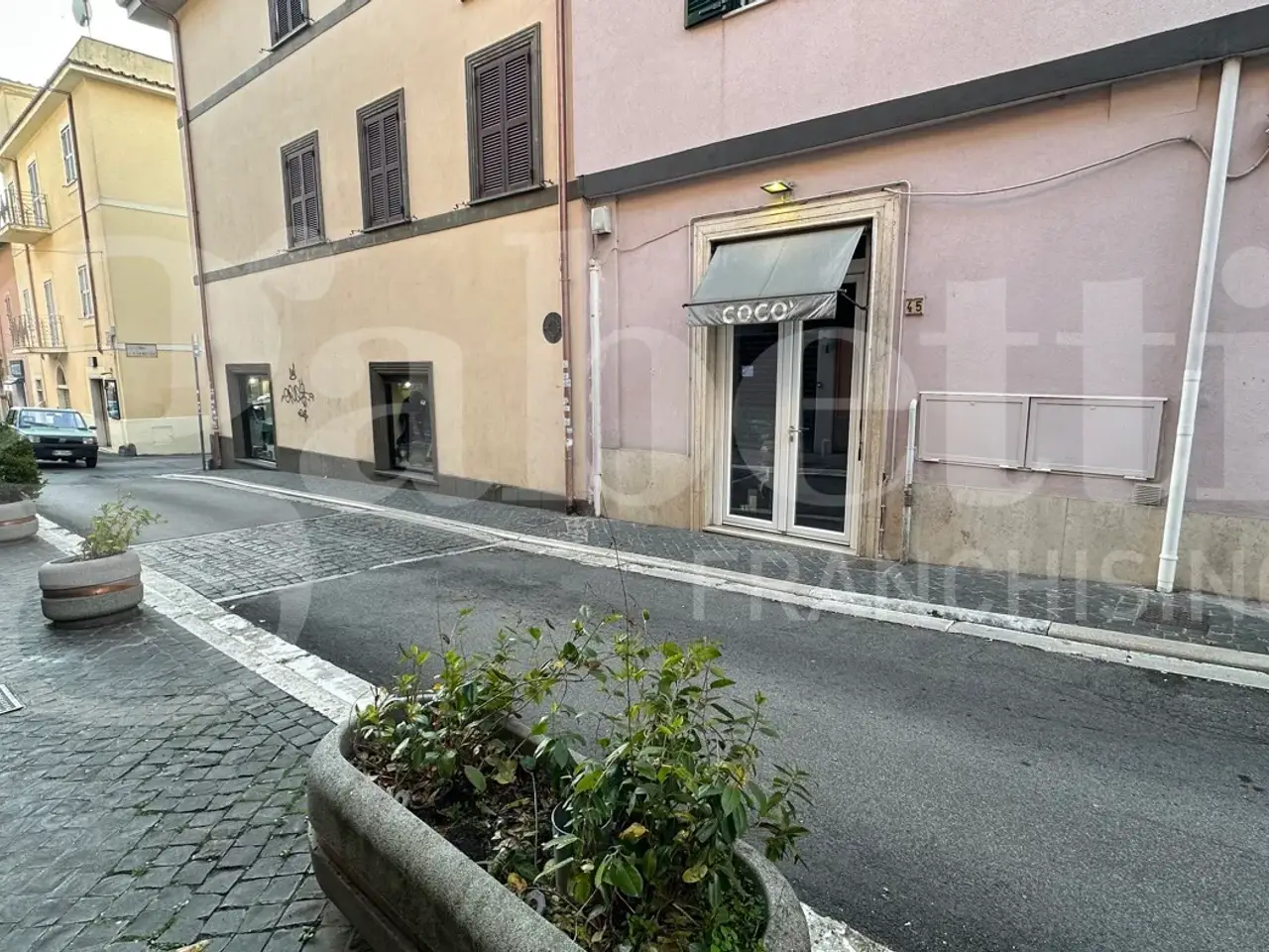 Negozio in Via Gregorio di Tuscolo 45, Grottaferrata, {3} - Foto 1
