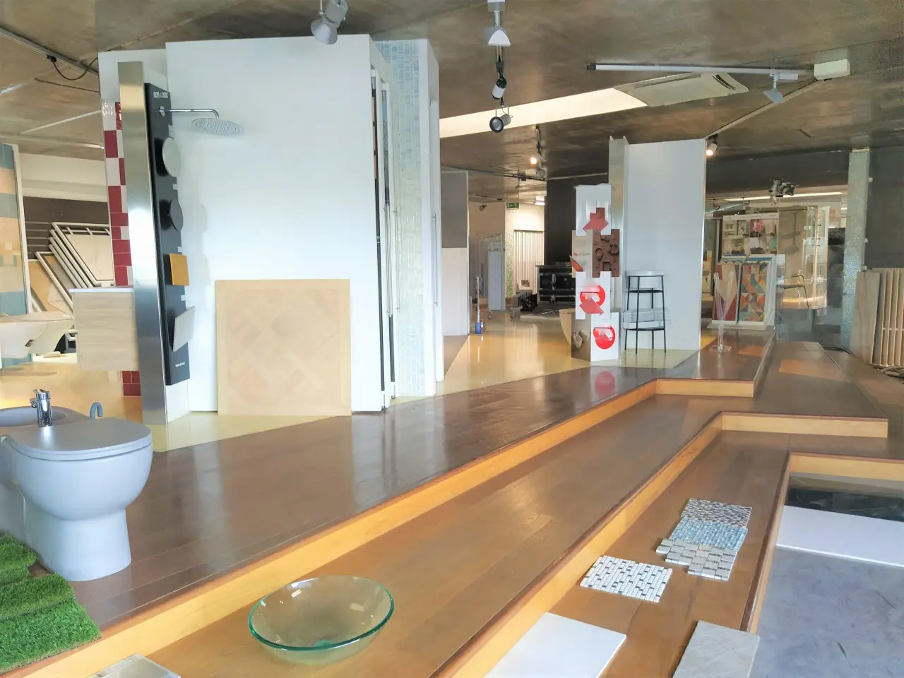 Palazzina commerciale in , Spinetoli, {3} - Foto 1
