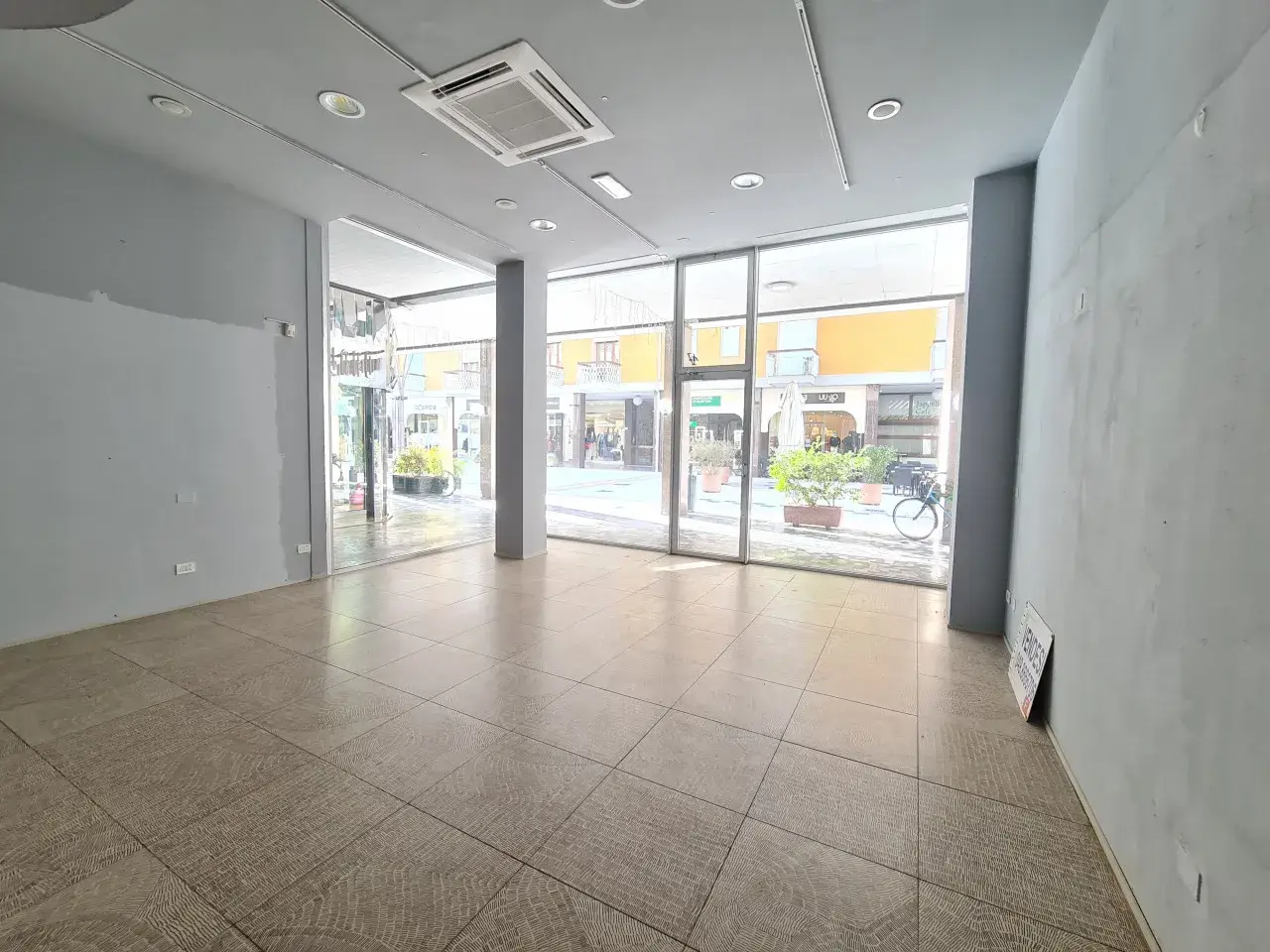 Negozio in Via Jappelli, Abano Terme, {3} - Foto 1