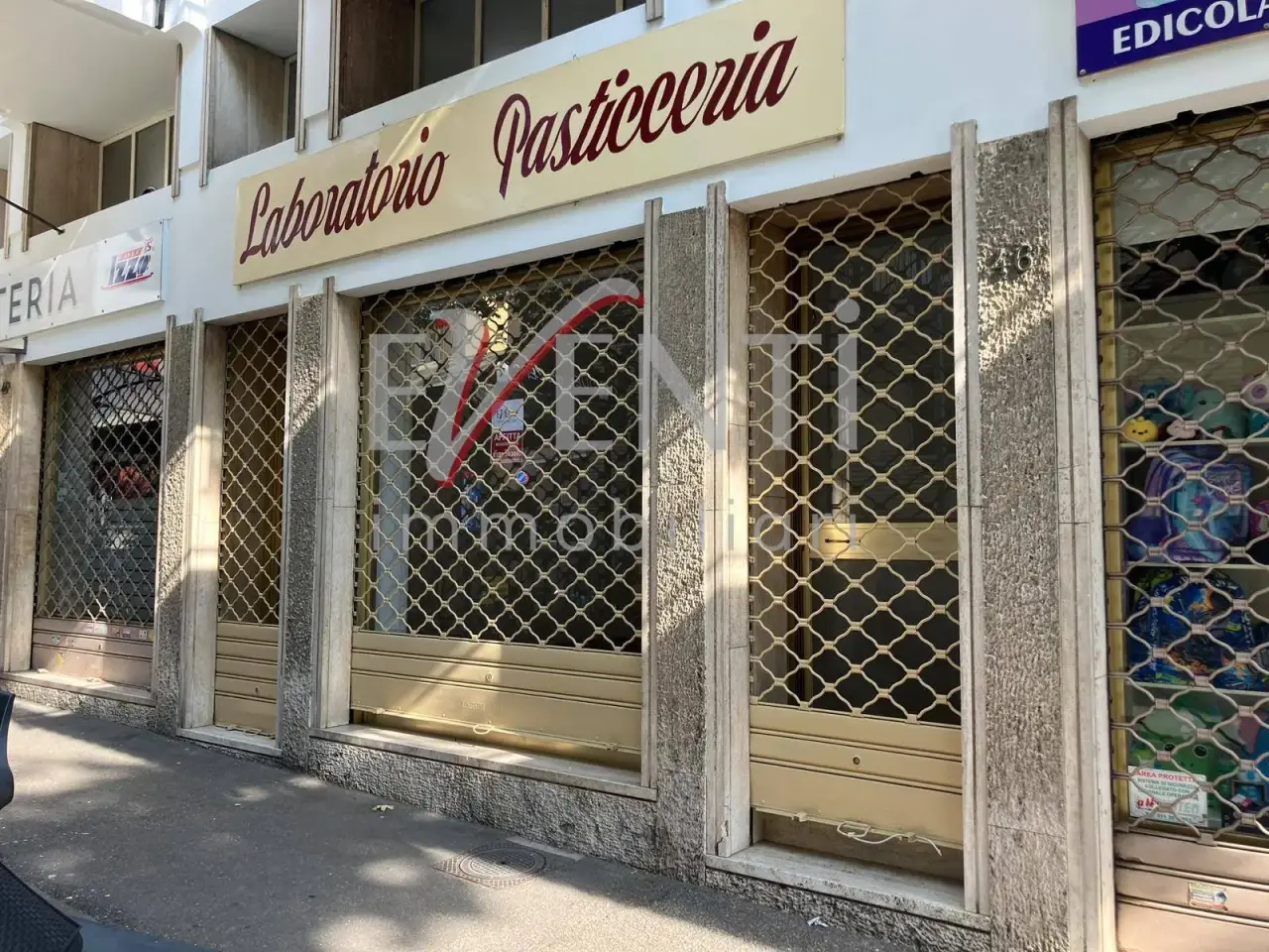Negozio in Viale della Rimembranza 46, Pinerolo, {3} - Foto 2