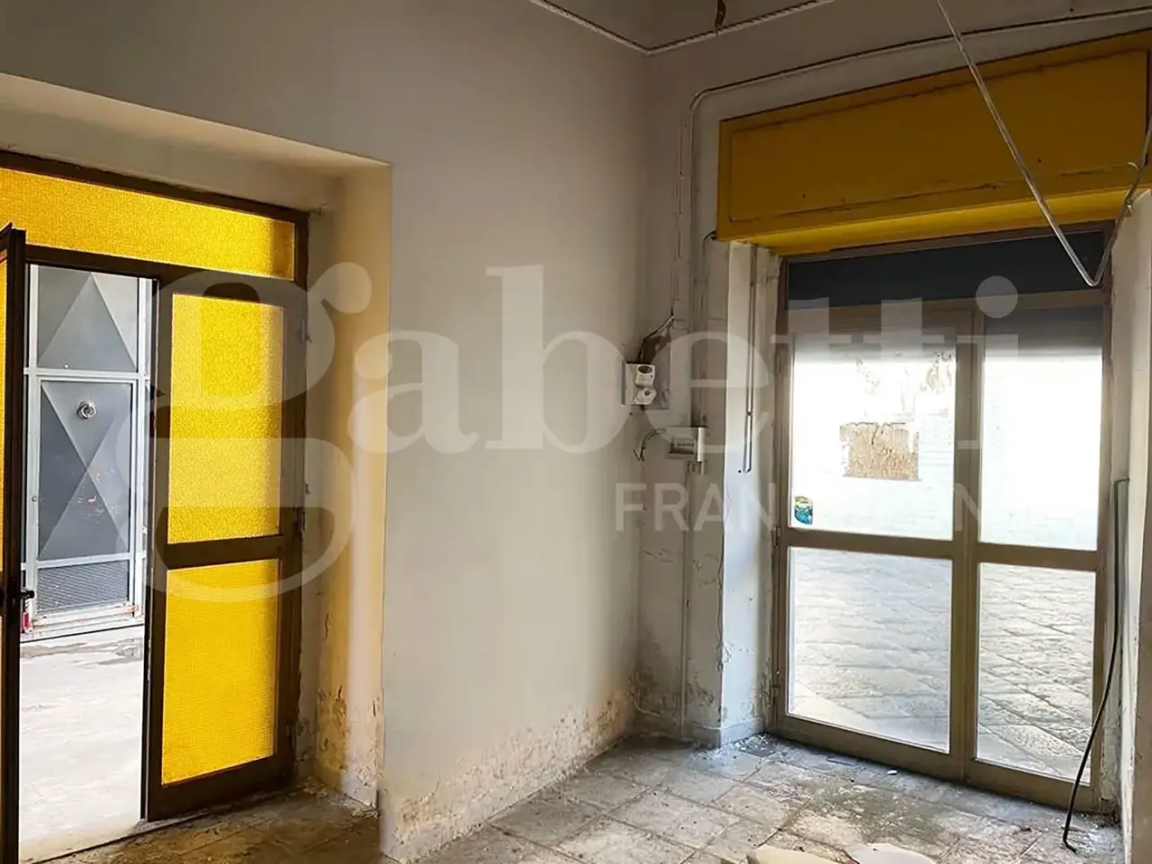 Negozio in Via Anfiteatro 27, Santa Maria Capua Vetere, {3} - Foto 2
