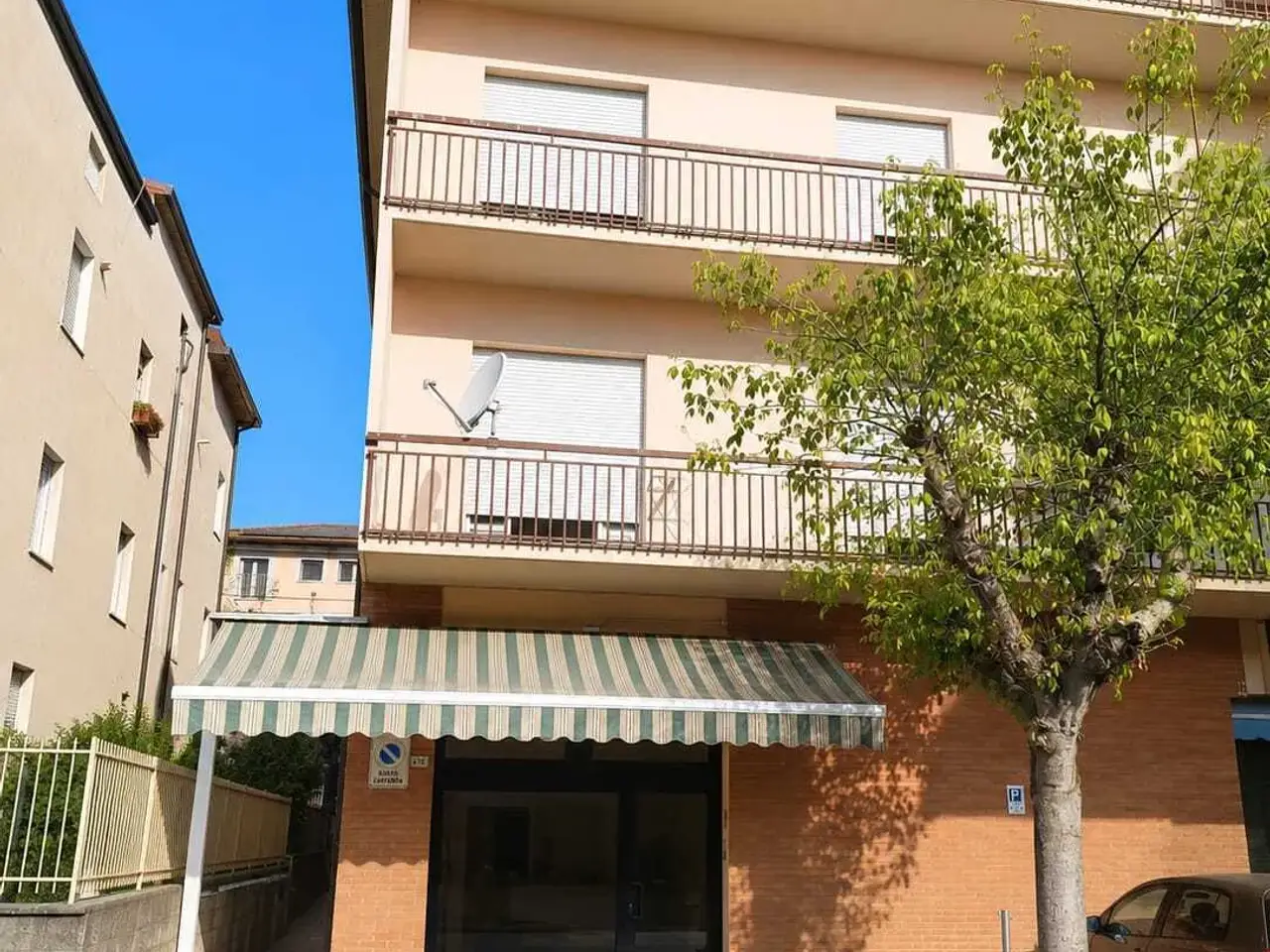Palazzina commerciale in Via Martiri VI Ott. 26, Lanciano, {3} - Foto 2