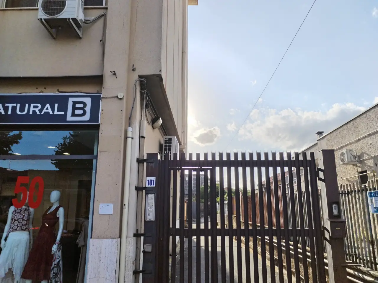Magazzino in Via della Regione 101, San Giovanni La Punta, {3} - Foto 2