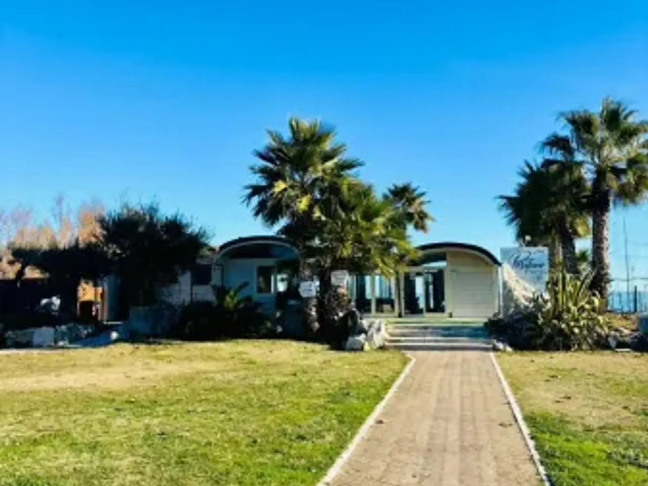 Stabilimento balneare in Lungomare 20, Porto Sant'Elpidio, {3} - Foto 1