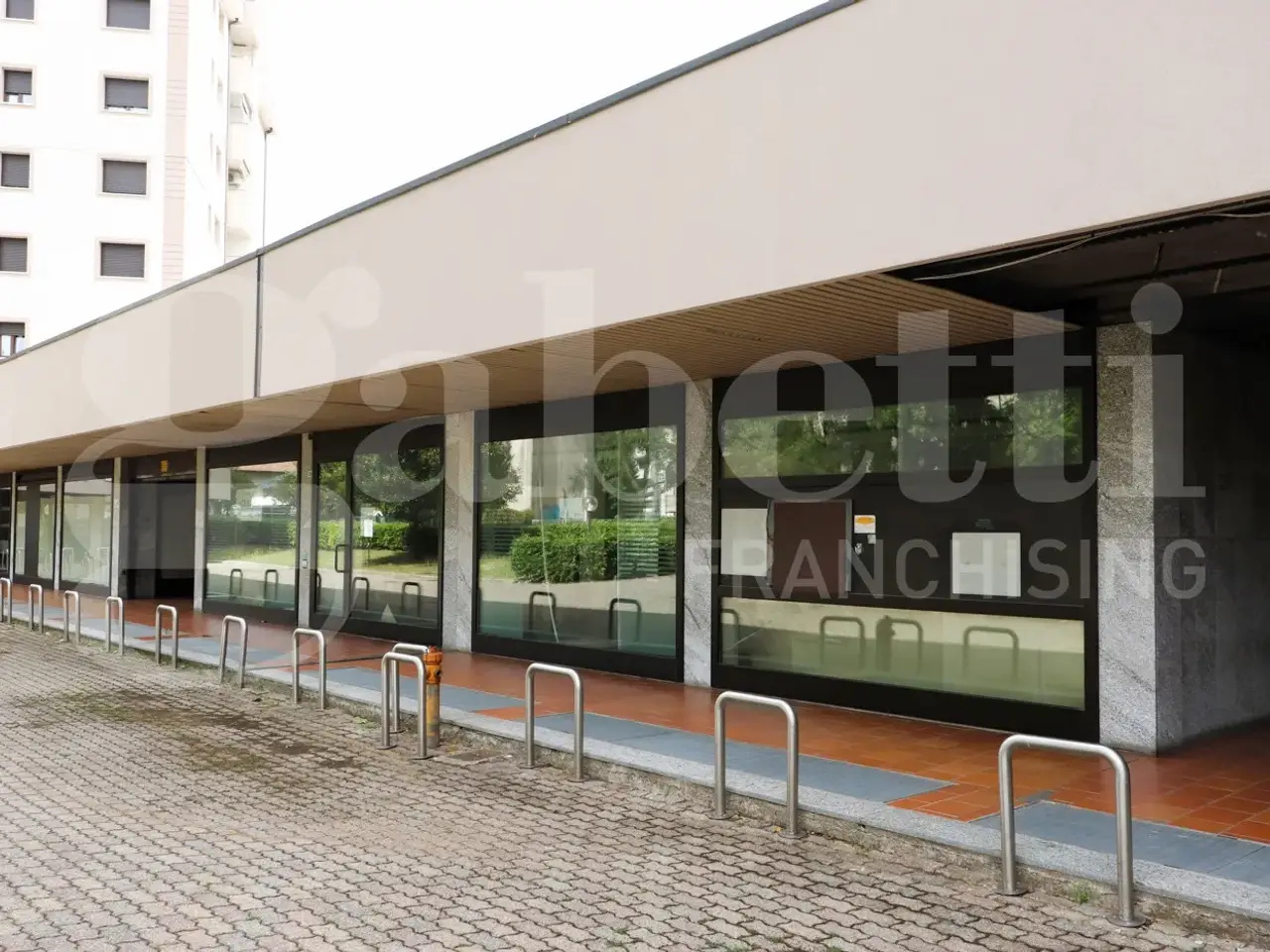 Negozio in Leonardo da Vinci, Saronno, {3} - Foto 1