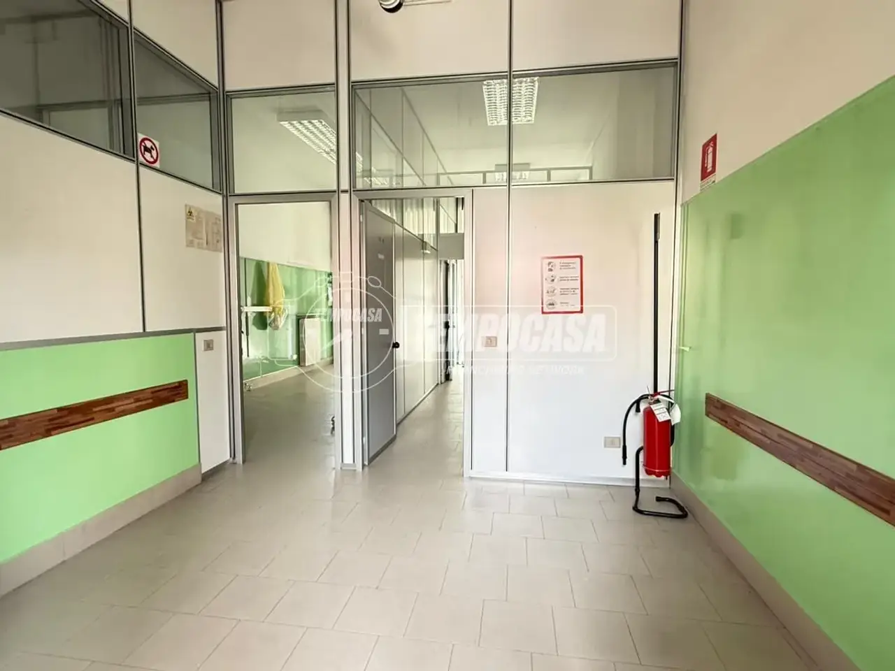 Negozio in Via dei Ciclamini 29, Legnano, {3} - Foto 2