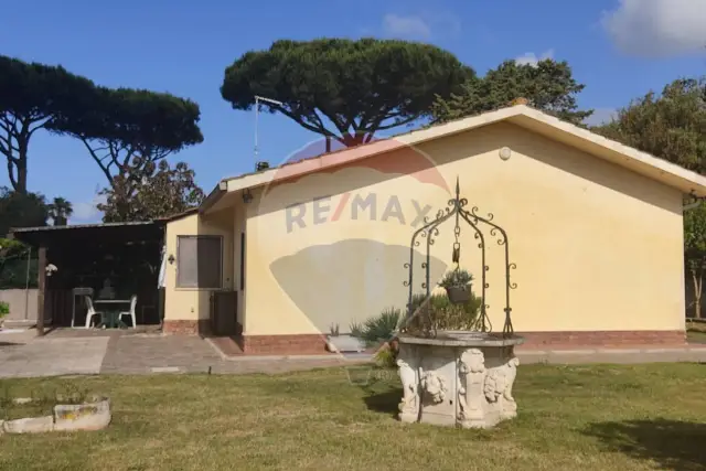 Villa in Via delle Ninfee 221b, Terracina - Foto 1