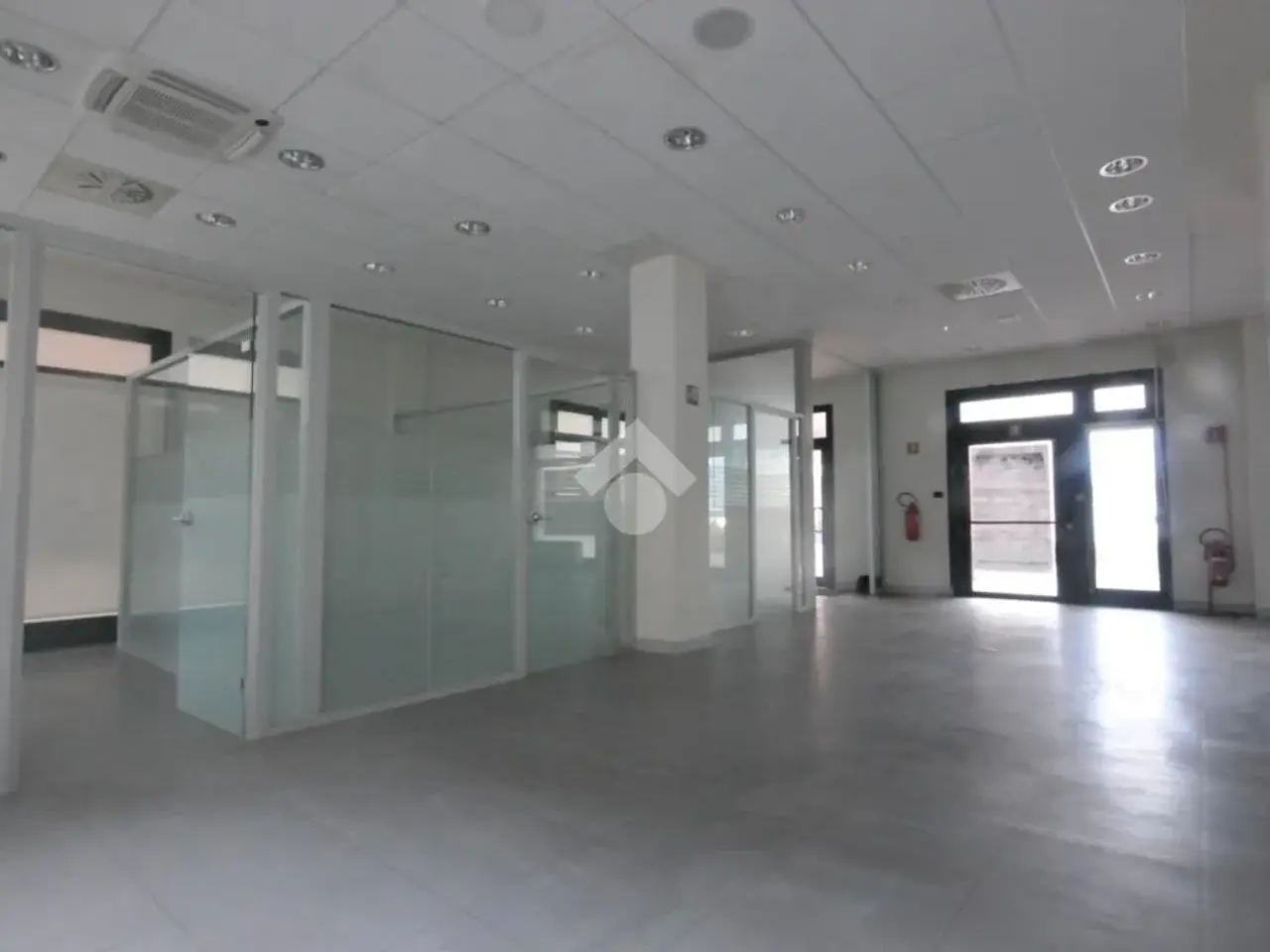 Negozio in Via Genuzio Bentini 22, Bologna, {3} - Foto 1