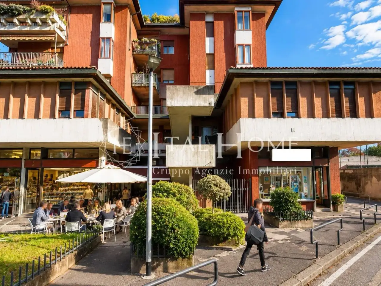 Esercizio commerciale in Via dei Cappuccini, Bergamo, {3} - Foto 1