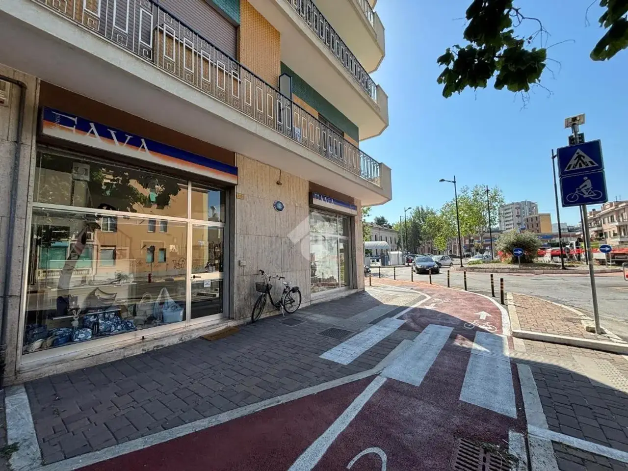 Negozio in Viale Gabriele d'Annunzio 283, Pescara, {3} - Foto 1