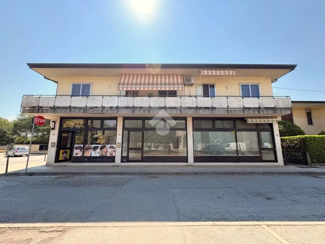 Negozio in Viale Pietro Ceccato 120, Montecchio Maggiore, {3} - Foto 1