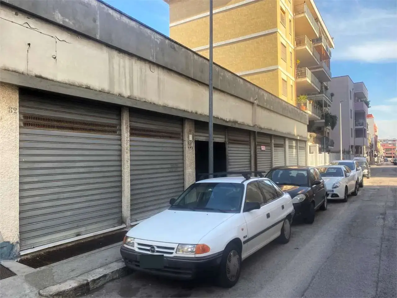 Locale commerciale in Via Monte San Michele, 78-84, 72100 Brindisi, Brindisi, {3} - Foto 1