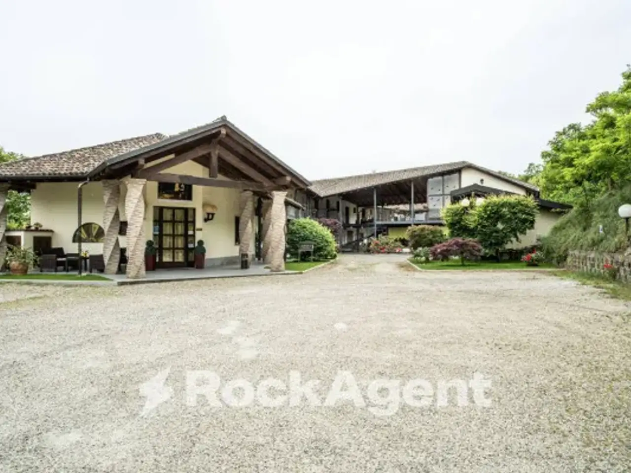 Albergo in Via Frazione Mezzano 117, Sannazzaro De' Burgondi, {3} - Foto 1