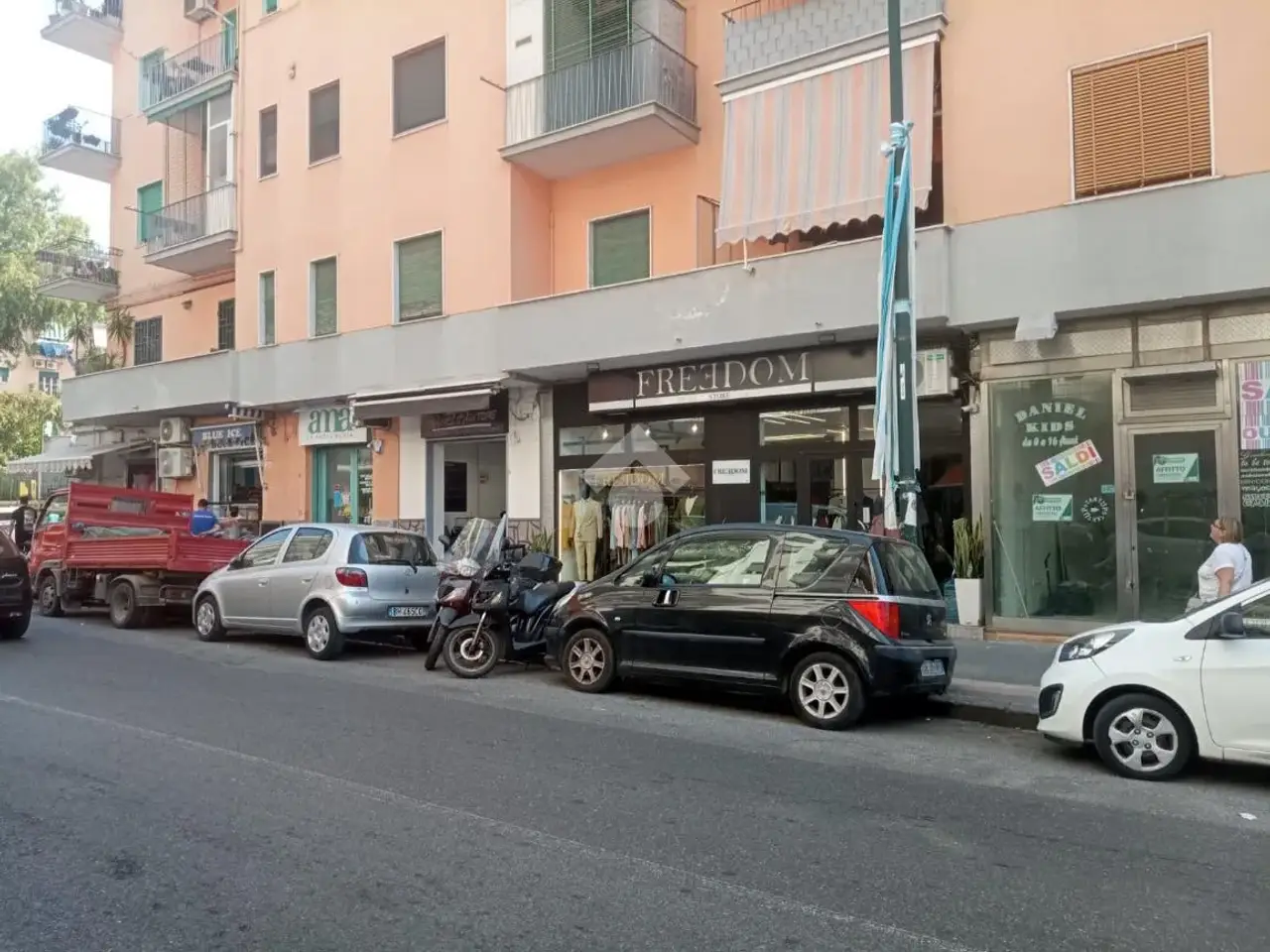 Negozio in Via Cavalleggeri d'Aosta 57, Napoli, {3} - Foto 1