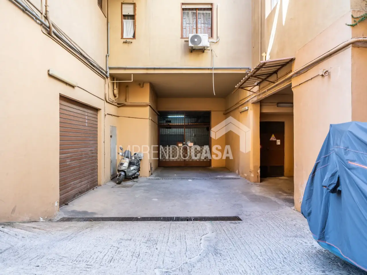 Magazzino in Via Ruggero Loria 4, Palermo, {3} - Foto 2
