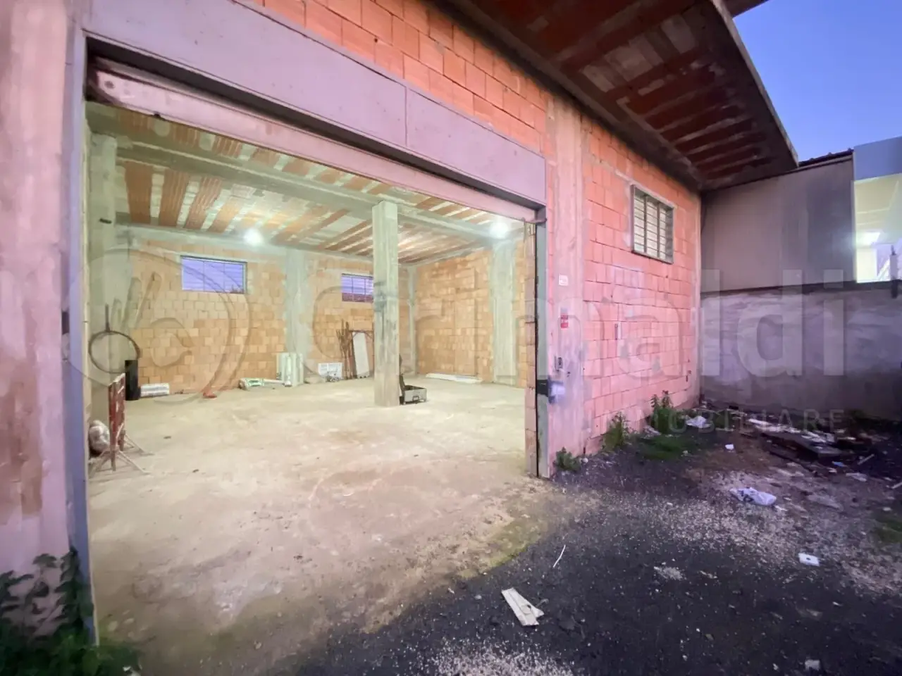 Parcheggio chiuso in , Giugliano In Campania, {3} - Foto 1
