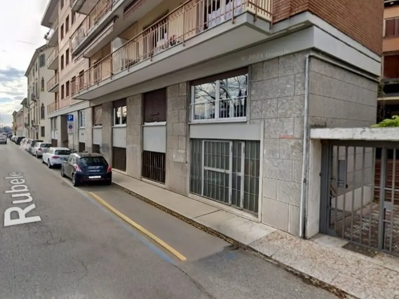 Negozio in Via Lungadige Bartolomeo Rubele, Verona, {3} - Foto 2