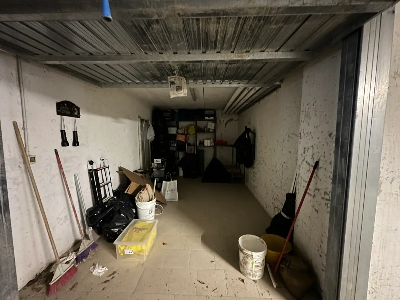 Parcheggio chiuso in Via Val di Bisenzio, Vaiano, {3} - Foto 1