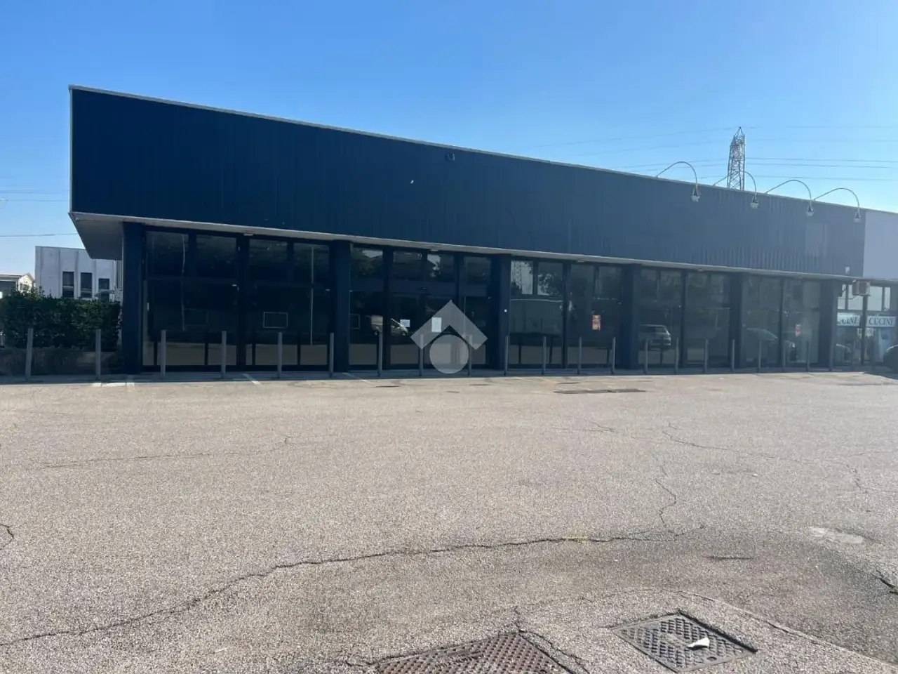 Negozio in Via Cà Nova Zampieri 35, San Giovanni Lupatoto, {3} - Foto 2