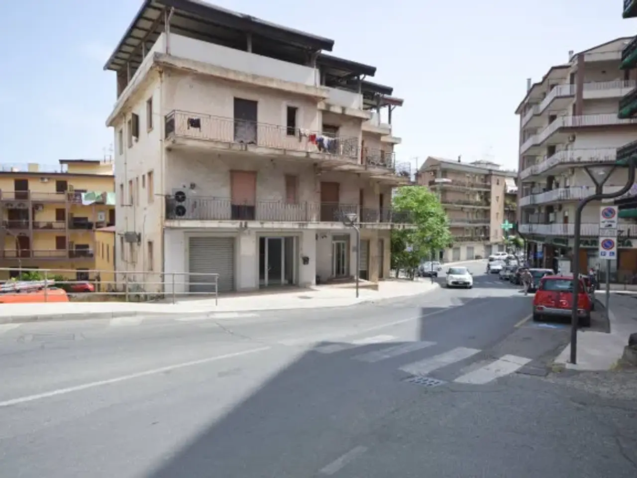 Locale commerciale in Corigliano-Rossano - Viale Regina Margherita, 15, Corigliano-Rossano, {3} - Foto 1