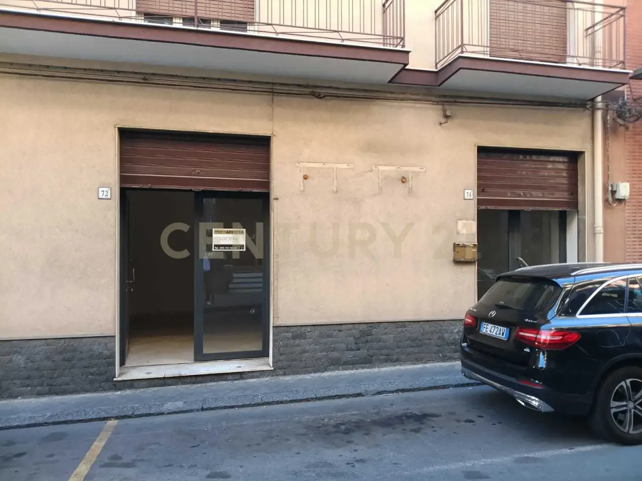 Palazzina commerciale in Via Vittorio Emanuele 72, Aci Catena, {3} - Foto 1