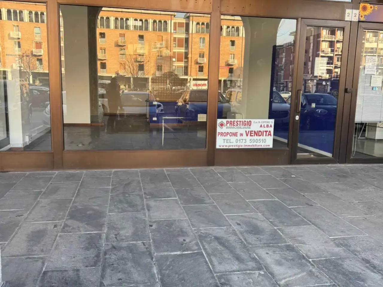 Negozio in Piazza Cristo Re 3, Alba, {3} - Foto 1