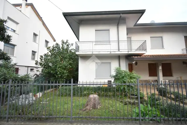 Villa in Via U. Comandini 9, Savignano sul Rubicone - Foto 1