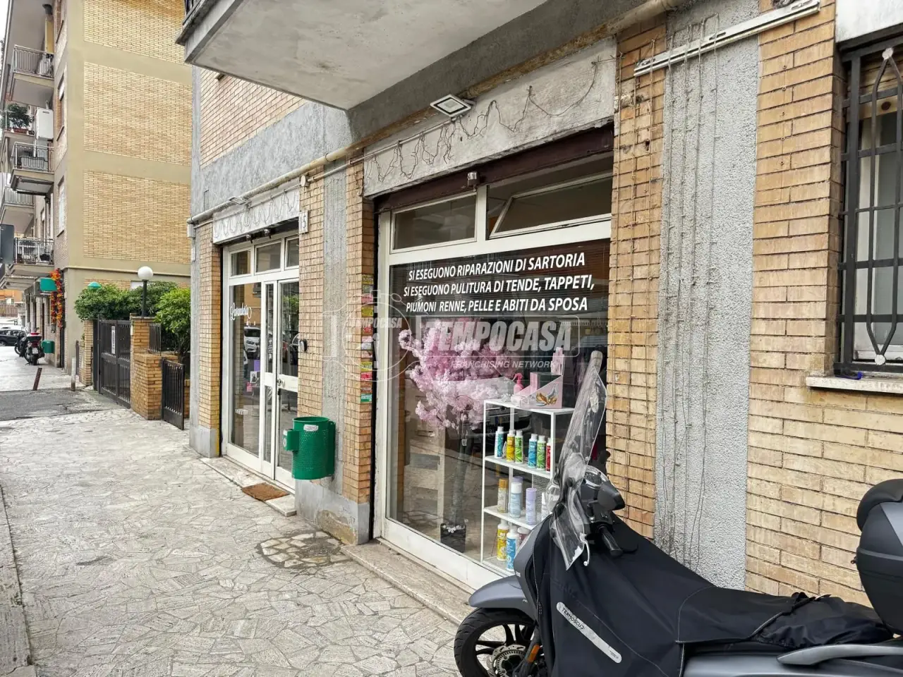 Negozio in Via Vincenzo Vela 15, Roma, {3} - Foto 1