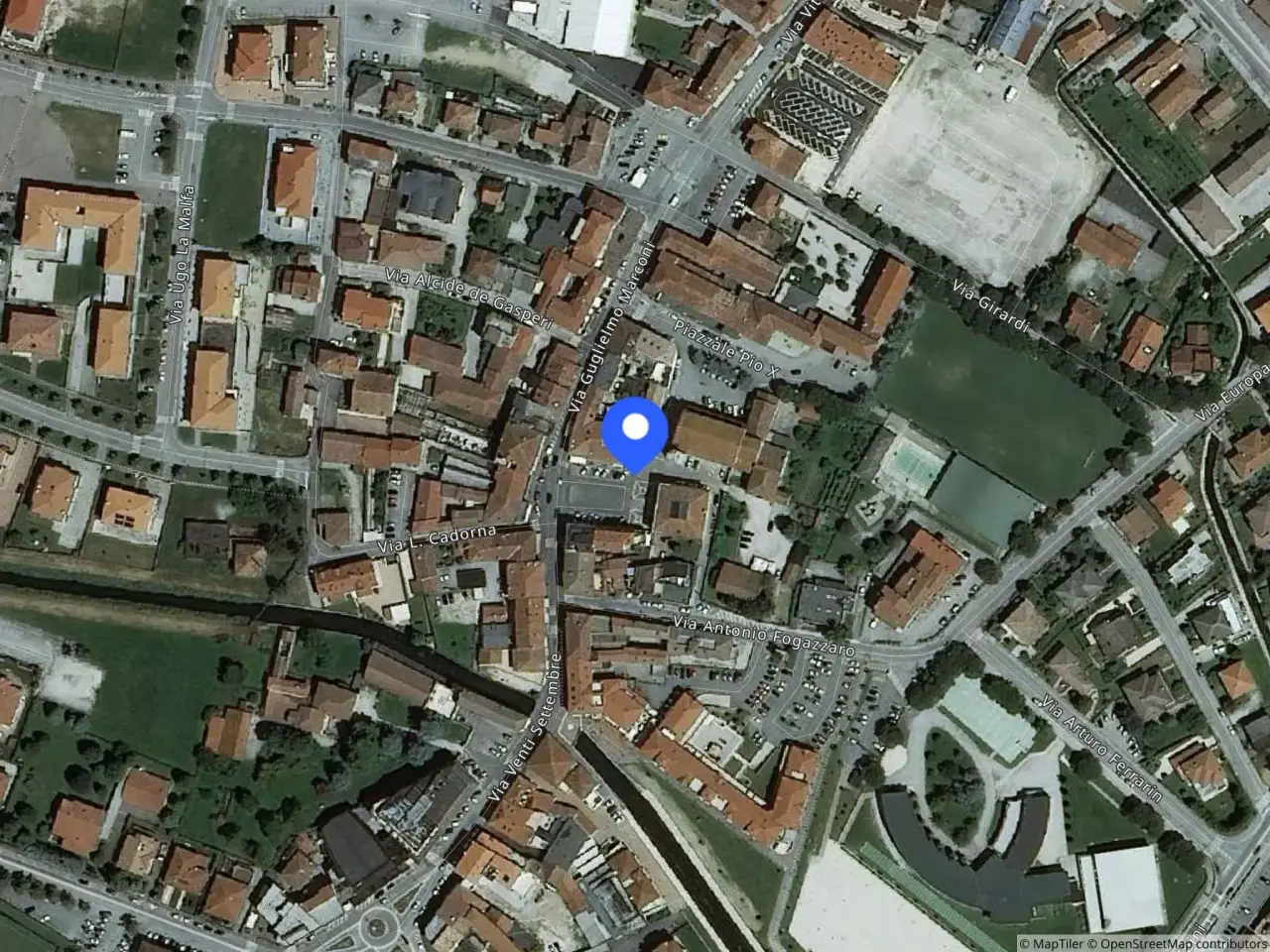 Fabbricato misto in Piazza Umberto I Snc, Camisano Vicentino, {3} - Foto 1