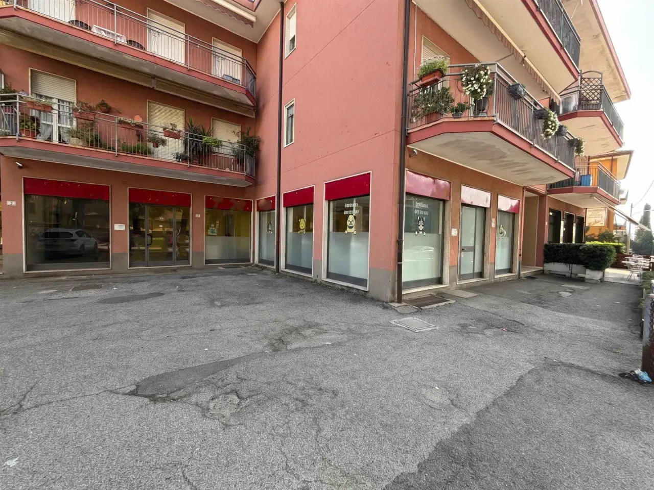 Negozio in Via Ugo Foscolo, Casatenovo, {3} - Foto 1