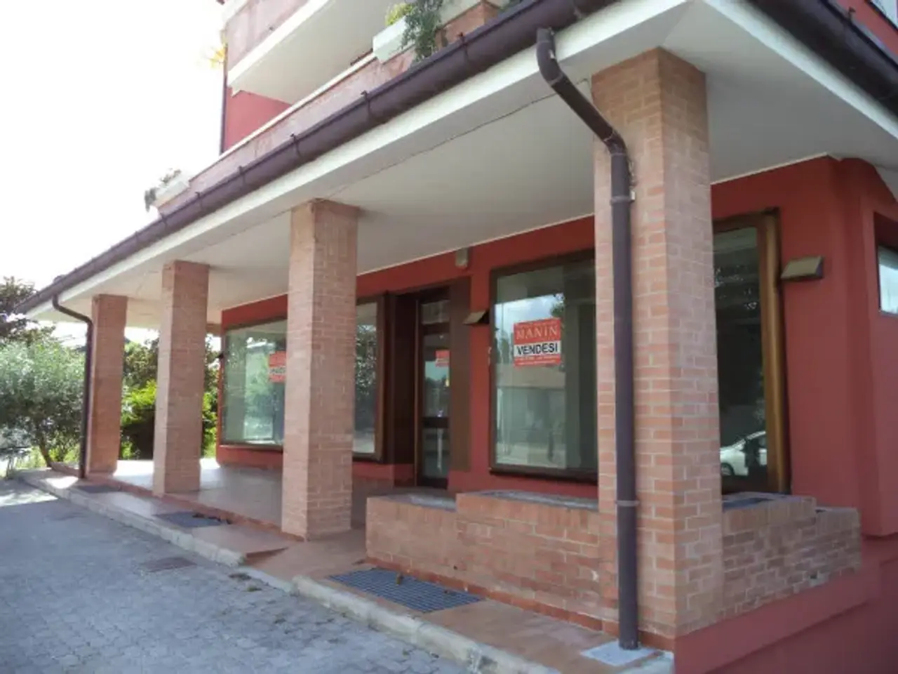 Negozio in , Buttrio, {3} - Foto 2
