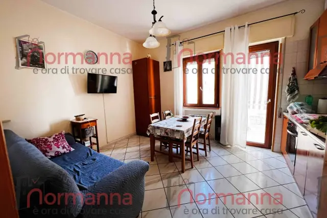 3-room flat in Piazza Trieste E Trento, Aversa - Photo 1