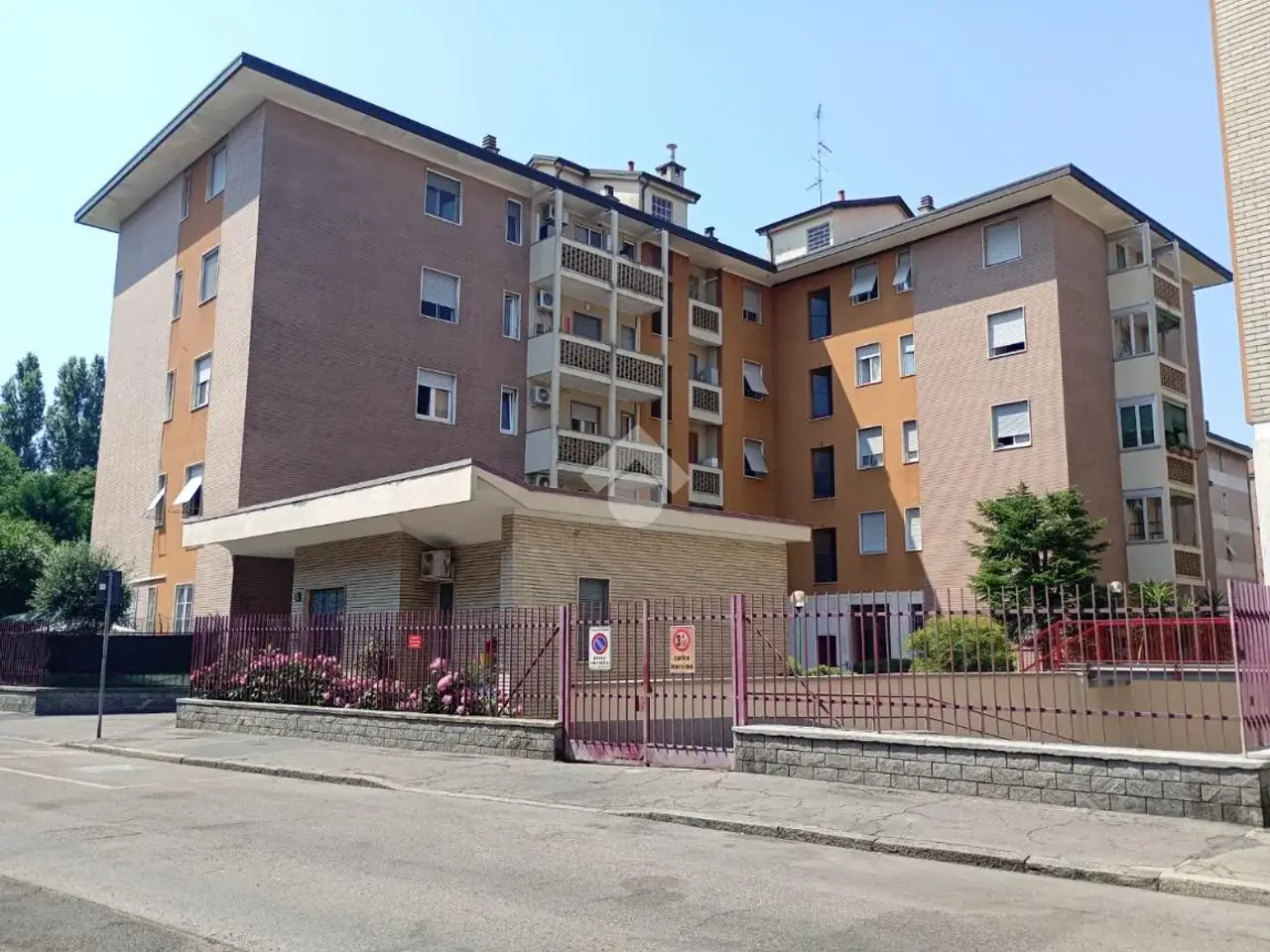 Magazzino in Via Privata Astico 13, Milano, {3} - Foto 2