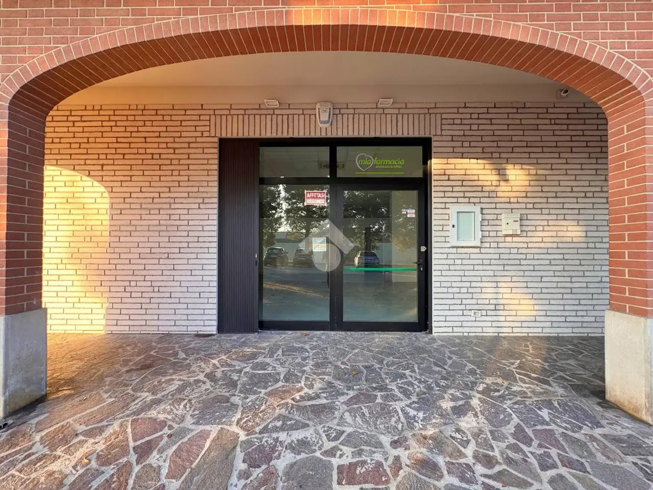 Negozio in Via Antonio Graziosi 81, Loreto, {3} - Foto 1