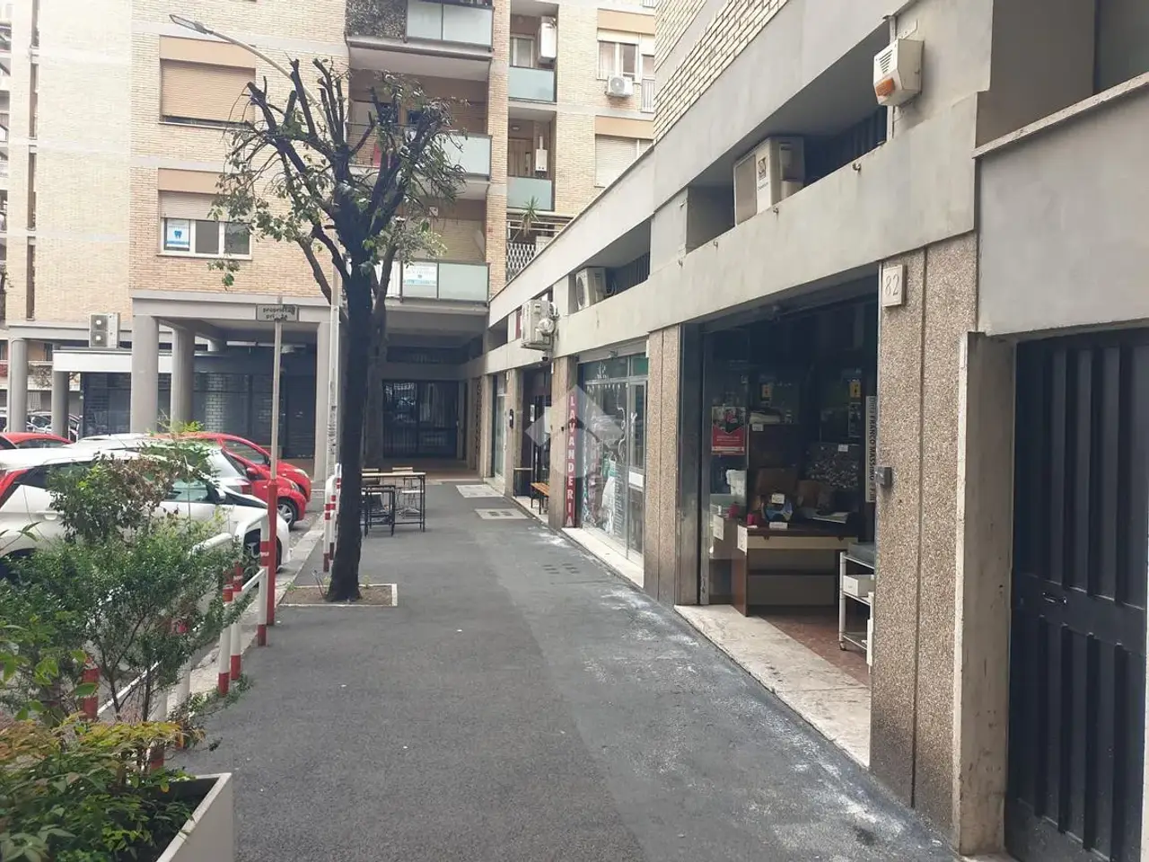 Negozio in Via Pellegrino Matteucci 82, Roma, {3} - Foto 1