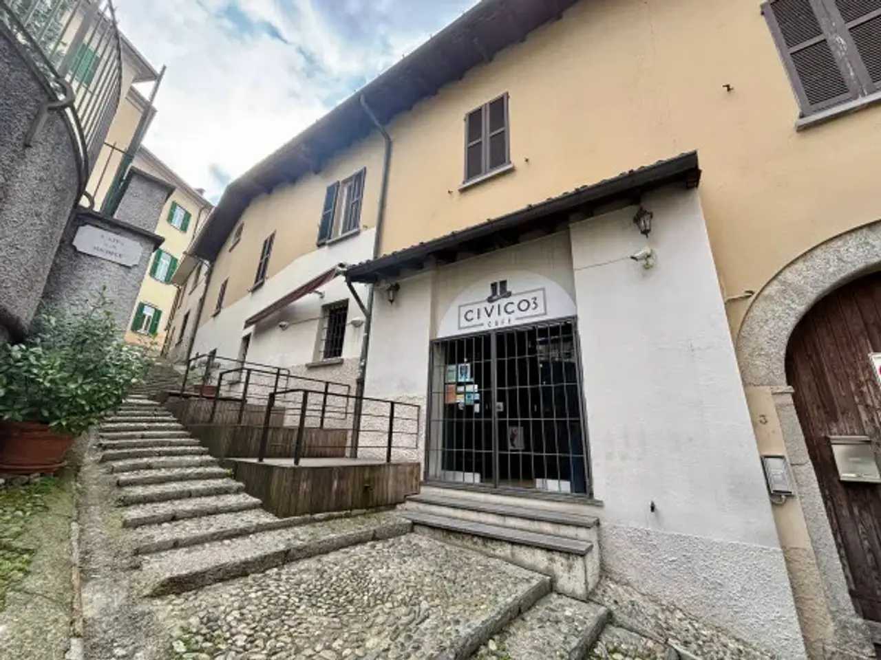 Negozio in Piazza G. E C. Boldorini 1, Cantu', {3} - Foto 1