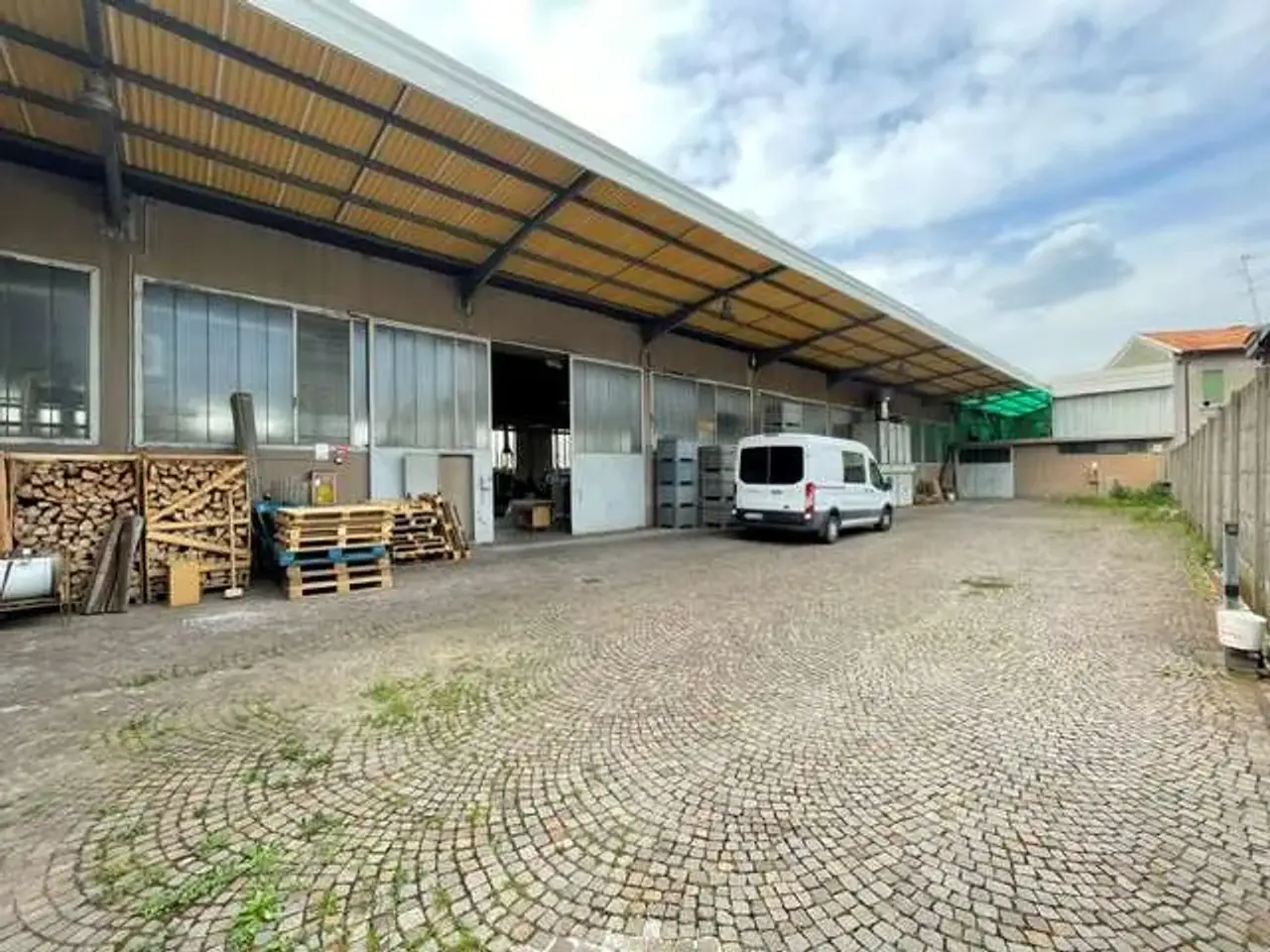 Capannone in Via Montello, Seveso, {3} - Foto 1