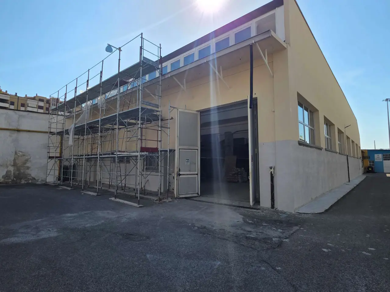 Capannone in Via Guadenzio Ferrari  1, Saronno, {3} - Foto 1