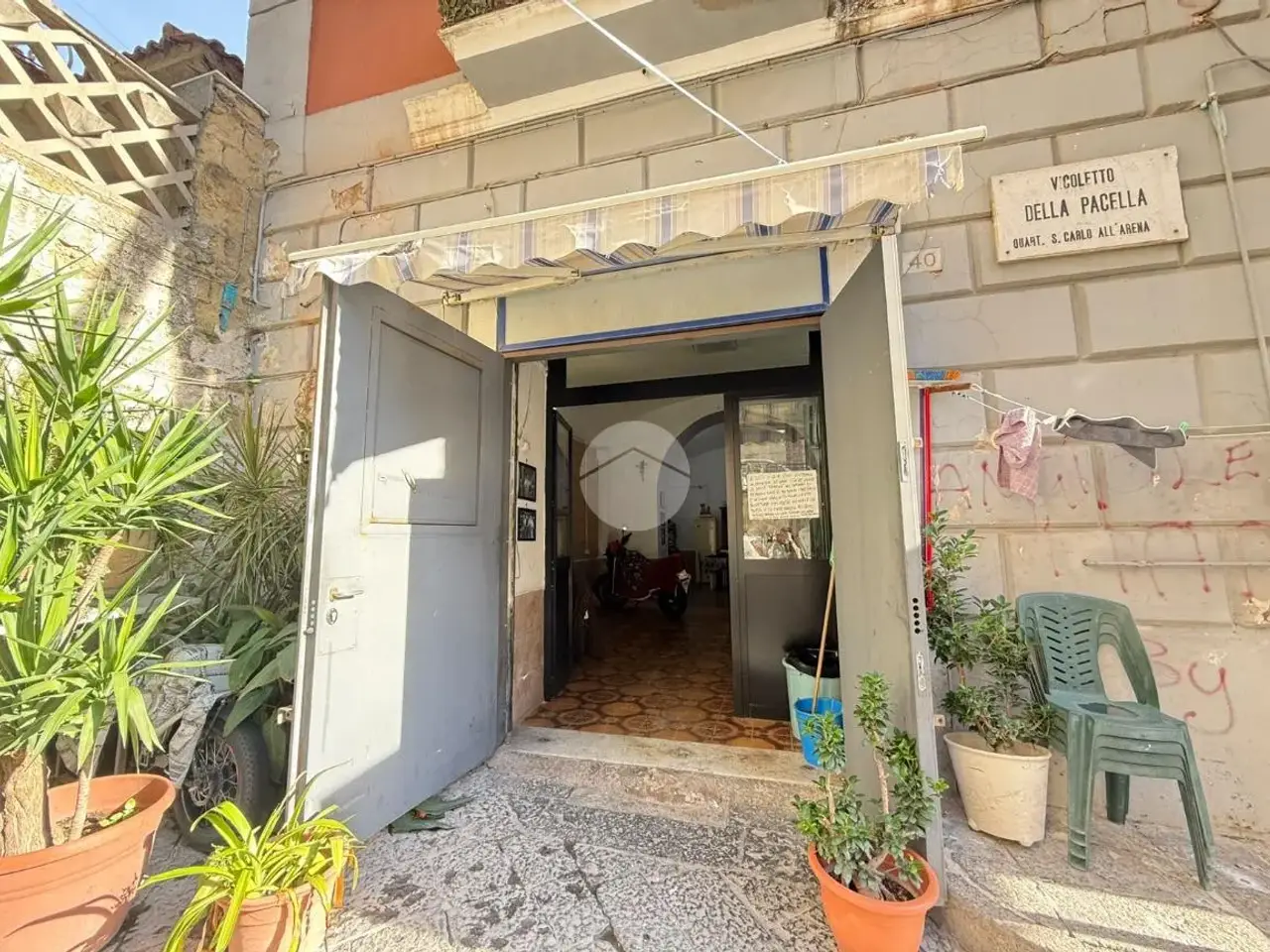 Magazzino in Vico Pacella ai Miracoli 40, Napoli, {3} - Foto 2