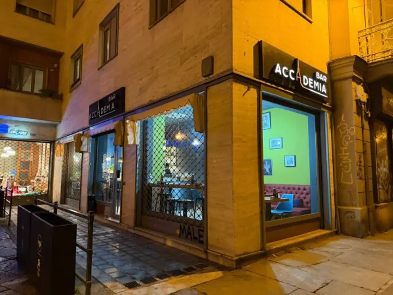 Bar in Via dell'Accademia Albertina 3/Bis, Torino, {3} - Foto 1
