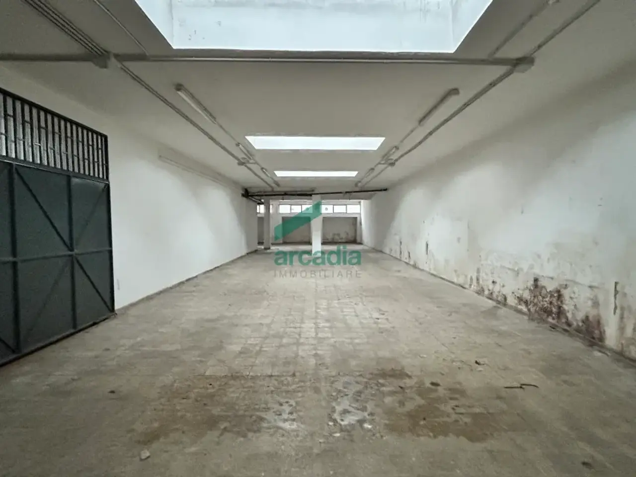 Parcheggio chiuso in Via Monte San Michele 104, Bari, {3} - Foto 1