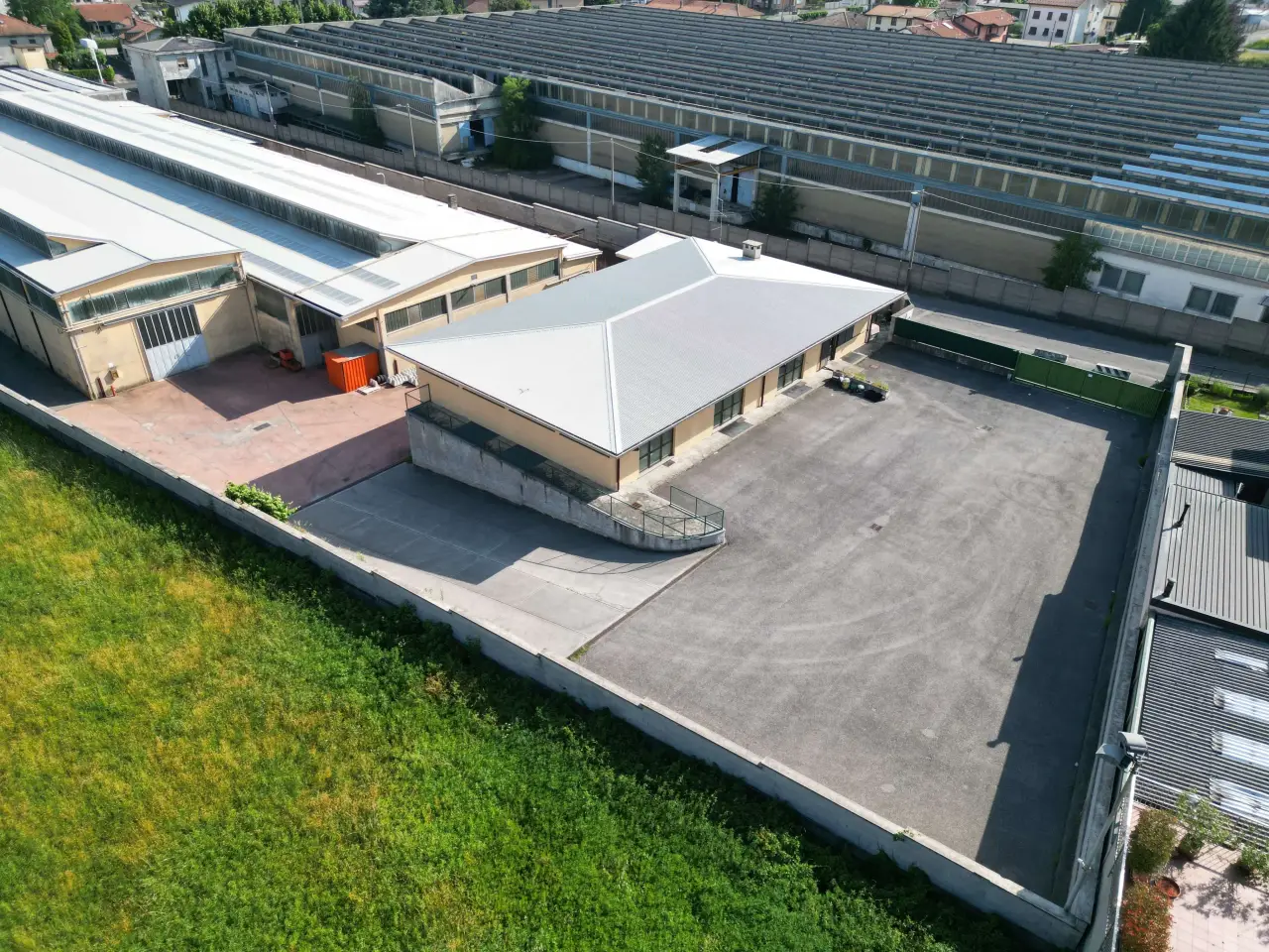 Magazzino in Via Raffaello, Cucciago, {3} - Foto 1